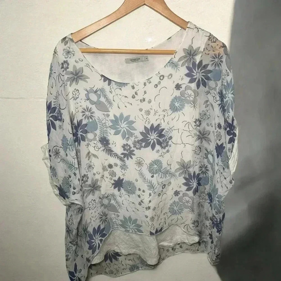 Tendenze Italian design 100% silk floral blouse  S - Picture 1 of 7